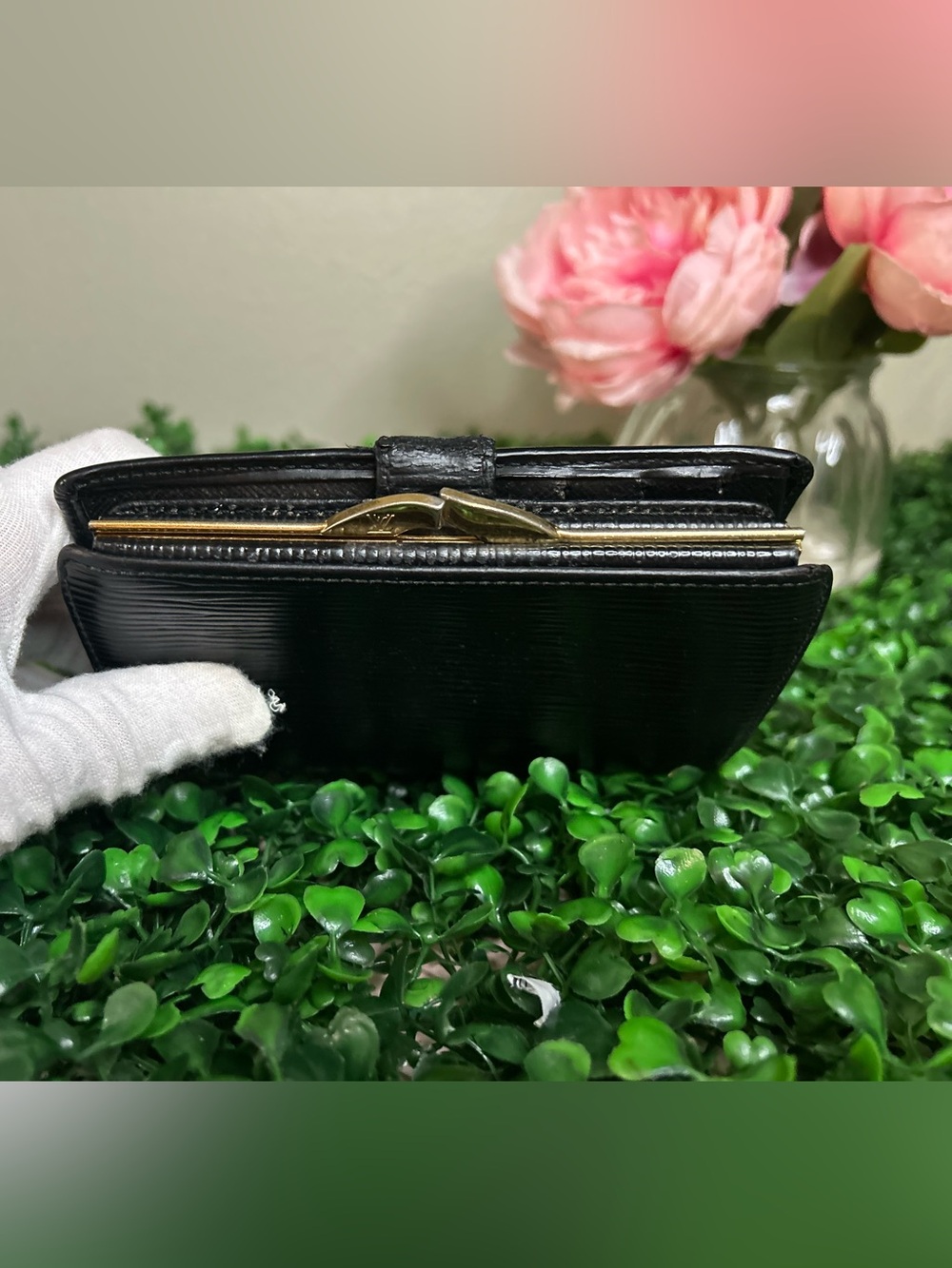 Louis Vuitton Black Epi Porte-Monnaie Viennois Kisslock Wallet Compact MI0948 - Picture 10 of 13